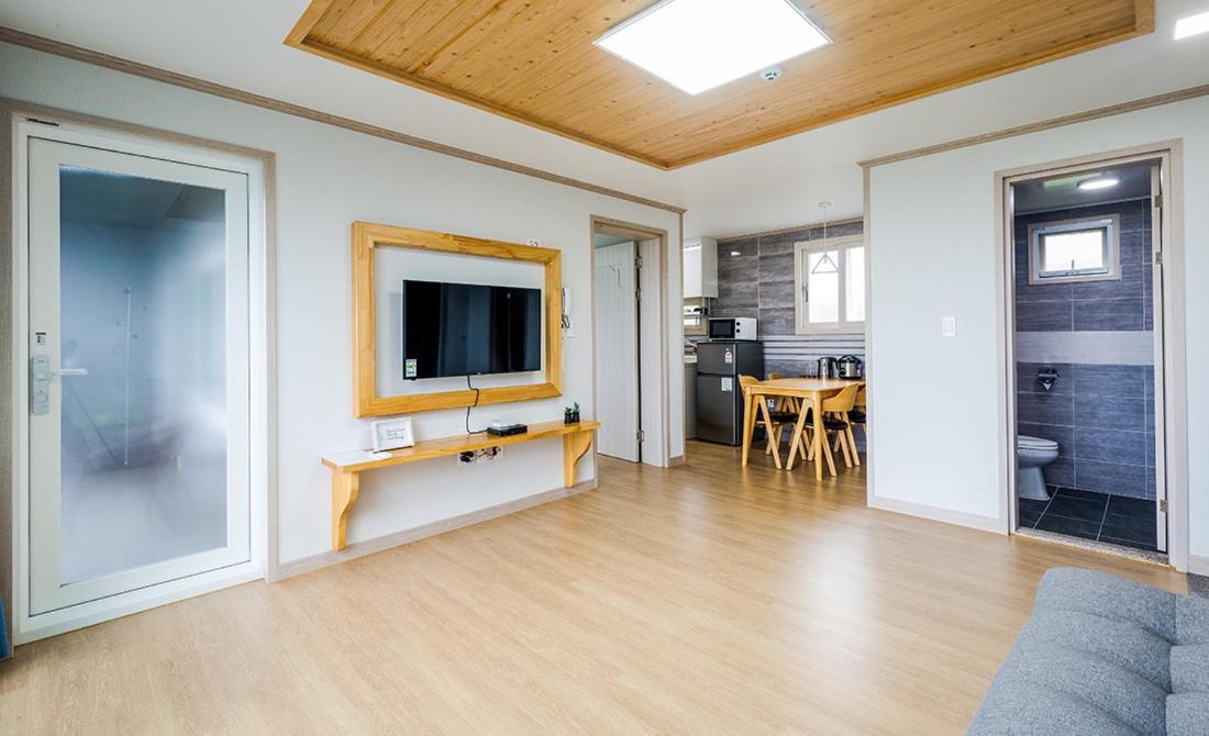 Donnaeko Pension Seogwipo Extérieur photo